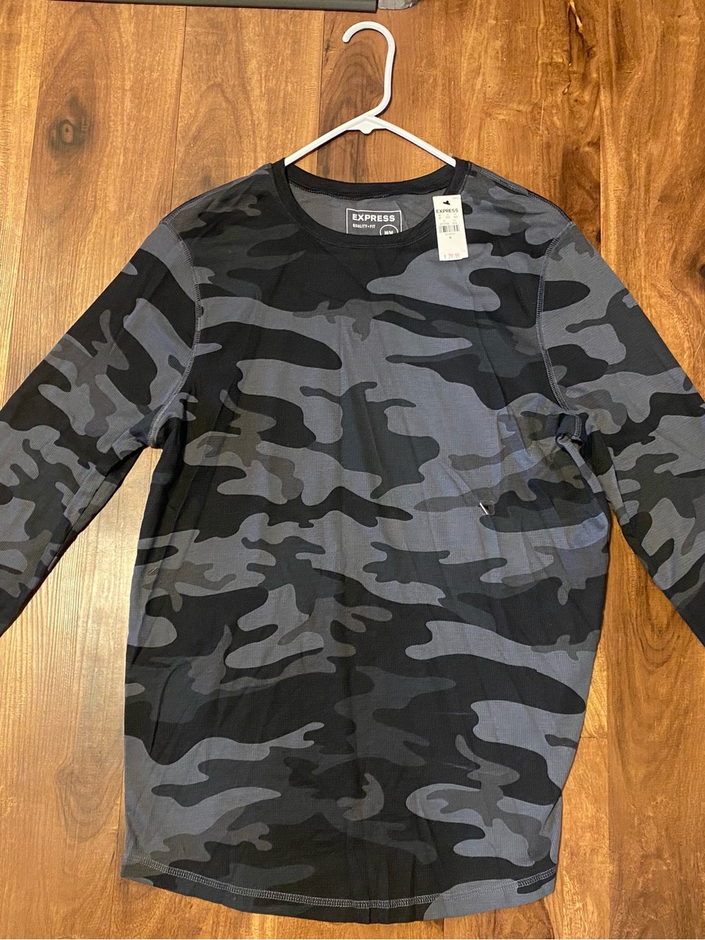 Express Men’s Long Sleeve Camo Crewneck in Black & Gray